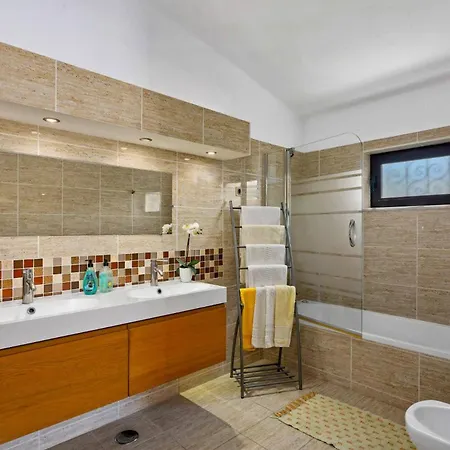 Isabel By Вилла *